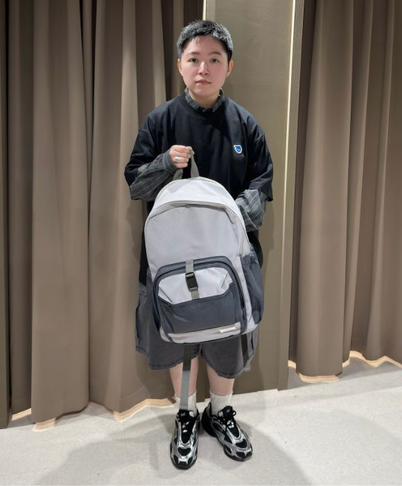 後背包什麼都能裝，裝傻